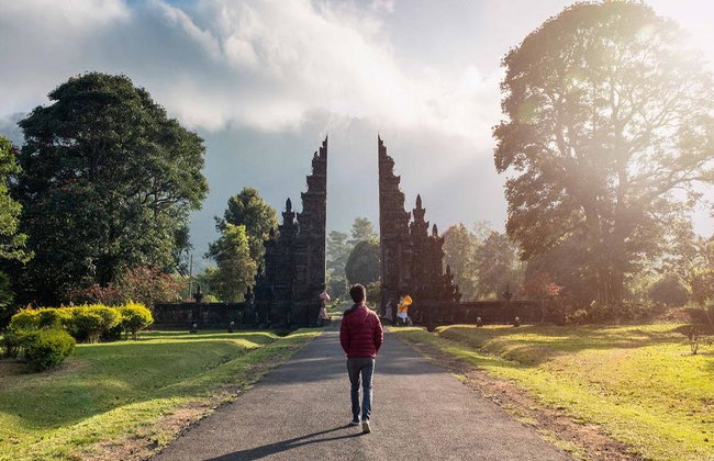 Twin Lakes, Handara Gate and Ulun Danu Bratan – Full-Day Trekking Tour - Photo 7